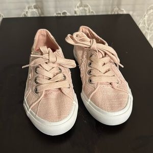 Girls blowfish shoes